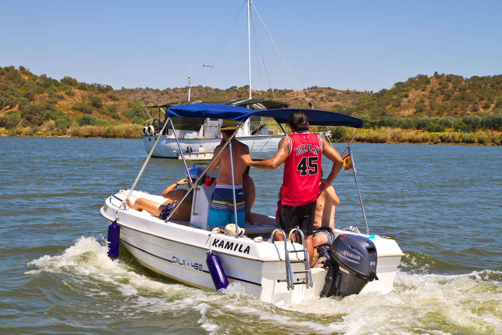 alquilar-barco-sin-patron-ayamonte